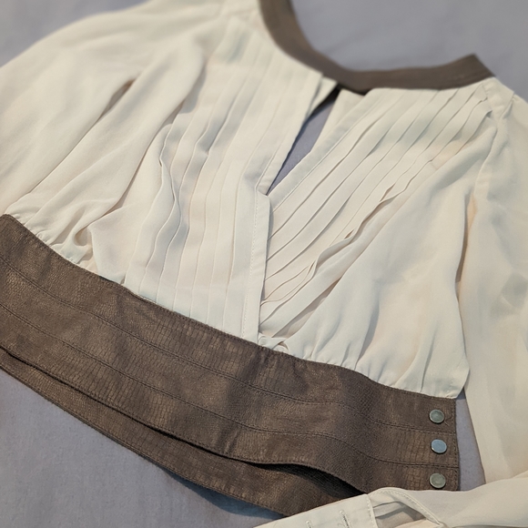 Agaci white top with leather accent. Size Small, NWT - Picture 7 of 9